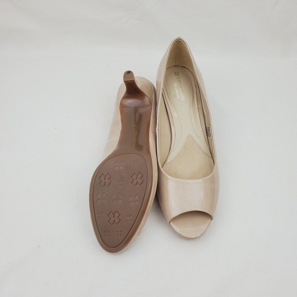 FIRM PRICE🔥Naturalizer Hanning tan/cream peep toe pumps - Picture 9 of 11